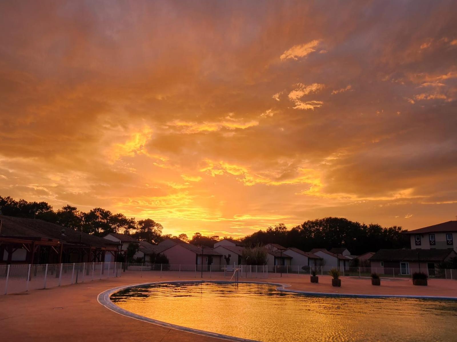 *jolie Maison Proche Et Marin, Avec Piscine, Tennis A Plage* Holiday home
